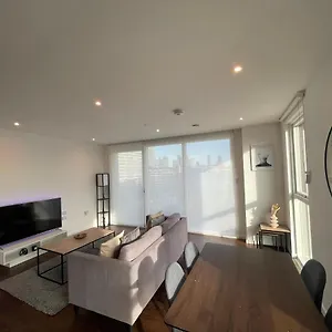 Immaculate 2bed In London- Views , London United Kingdom