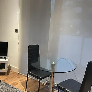 Cosy In East Apartment