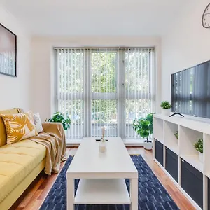 Visit 1 Bed Flat- Canary Wharf Close To River Thames Apartment
