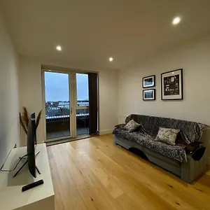 Spacious 2 Bedroom Penthouse Retreat Apartment